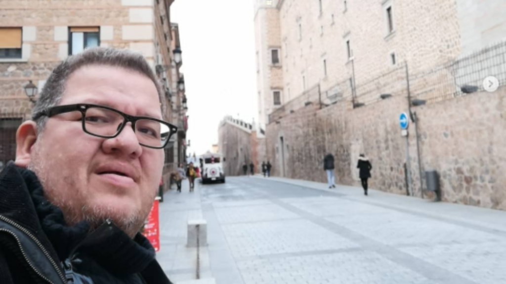 Selfie de Cristian Herrera en una ciudad antigua en Europa