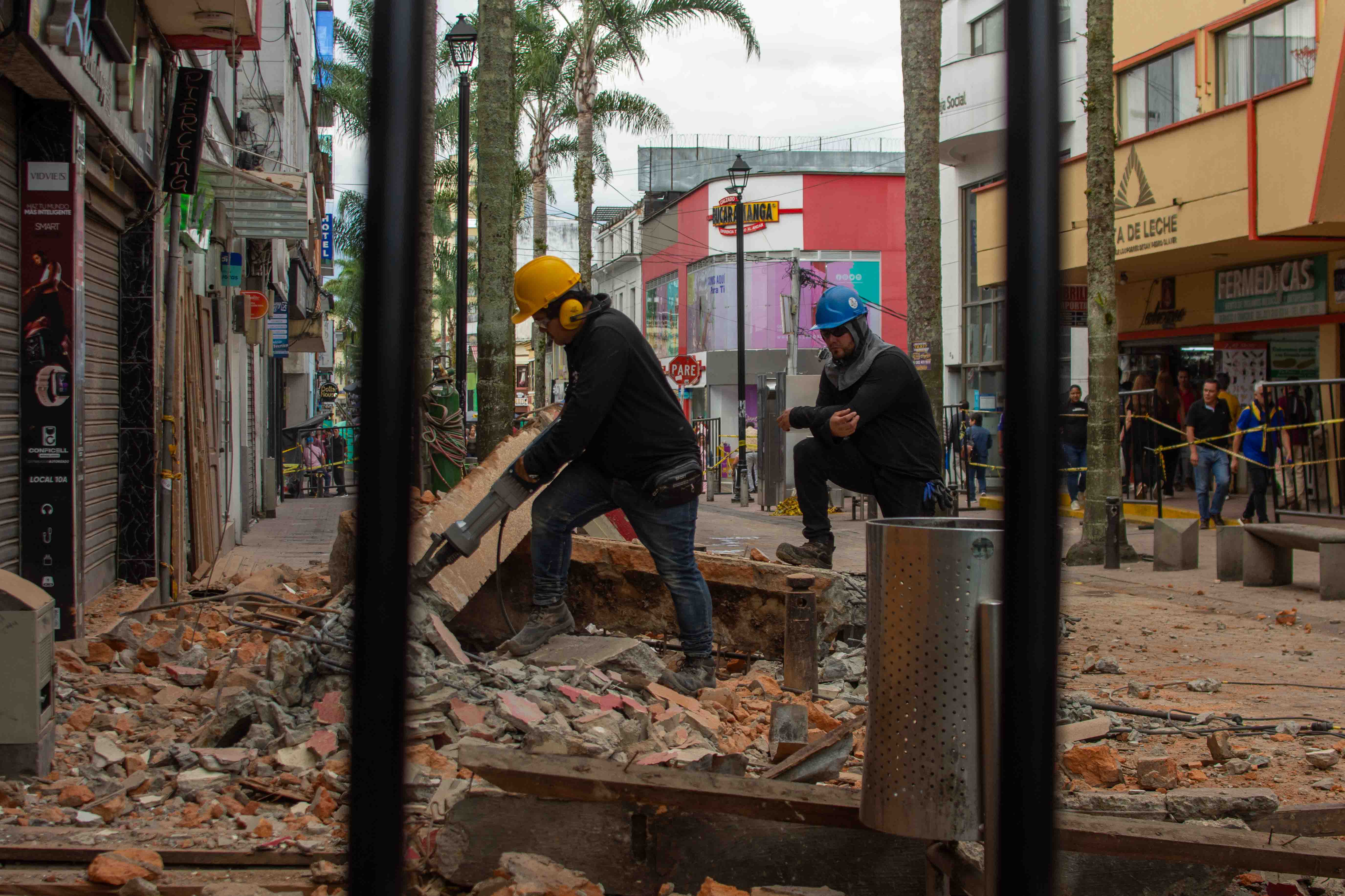 Reconstrucción a mano alzada: entre la cinta amarilla y la burocracia