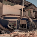 Casa destruida por el terremoto. Se ven los escombros