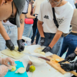 Mujeres cocinando colectivamente