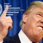 Trump haciendo un gesto con el dedo