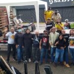 Grupo de rockeros de Pereira en brigadas de ayuda después del terremoto del 10 de agosto de 2026.