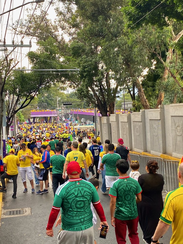 El fútbol en la calle, cinco momentos desde las esquinas del Mundial