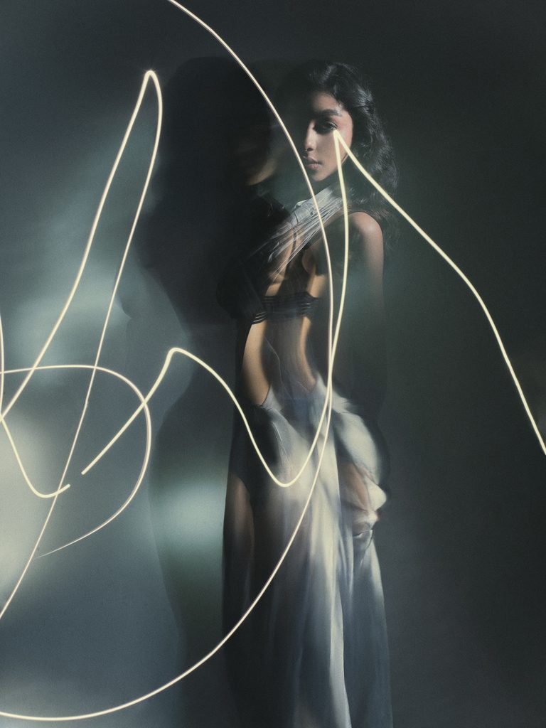 La gramática de la luz: El poema visual de Santiago Quiceno