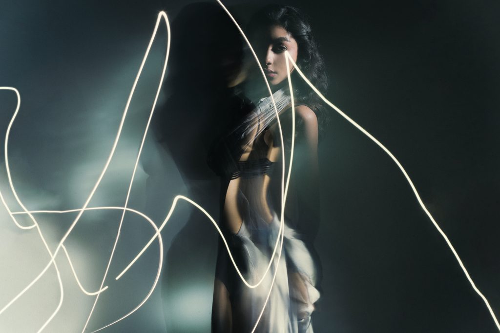 La gramática de la luz: El poema visual de Santiago Quiceno