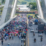 Protesta en Pereria, foto de la misma pasando por el Viaducto César Gaviria Trujillo.