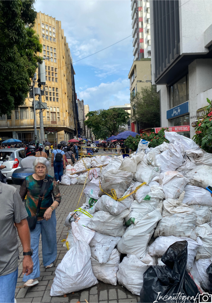 Impresiones:  aún varados en la Plaza de Bolívar de Pereira