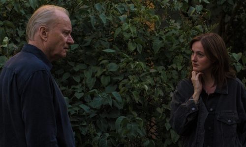 Joachim Trier ha dirigido películas como Reprise (2006), Oslo, 31 de agosto (2011), Más fuerte que las bombas (2015), Thelma (2017) y La peor persona del mundo (2021).