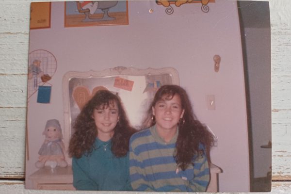 Adriana Villegas Botero y Ana María Mesa Villegas. 7 de agosto de 1991.