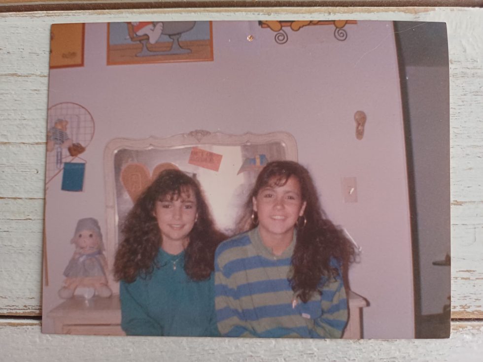 Adriana Villegas Botero y Ana María Mesa Villegas. 7 de agosto de 1991.