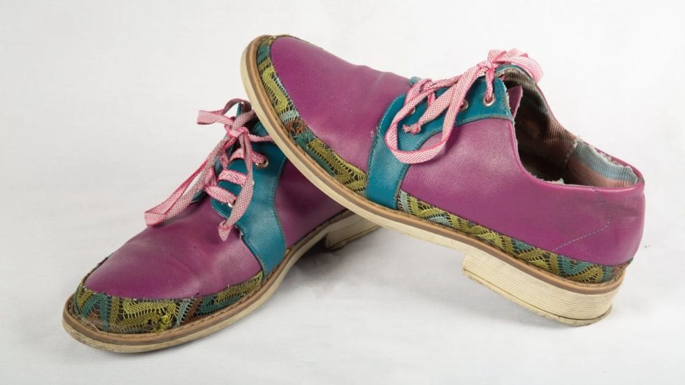 Par de zapatos, una de las obras retiradas del Museo Nacional.