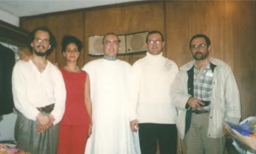 Imagen del día del estreno de Pensamientos de Guerra en Manizales, en el año 2001. De izquierda a derecha: Nelson Monroy, Claudia Leguizamón, Marco Fidel Castro, Héctor Fabio Torres, Leonardo Arias.