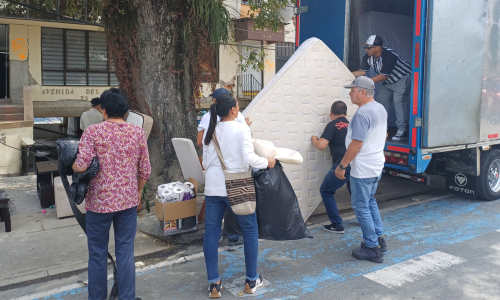 Trasteos apresurados el miércoles 12 de agosto en el barrio Milán, en Manizales.