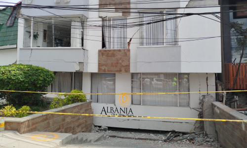 Edificio destruido por el terremoto