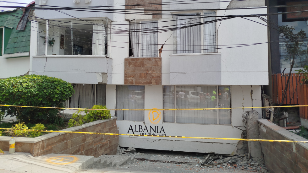 Edificio destruido por el terremoto
