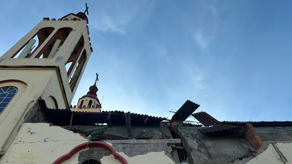 Destrucción del techo de una iglesia
