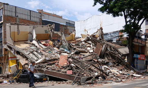 Casa destruida por terremoto Pereira