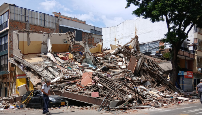 Casa destruida por terremoto Pereira