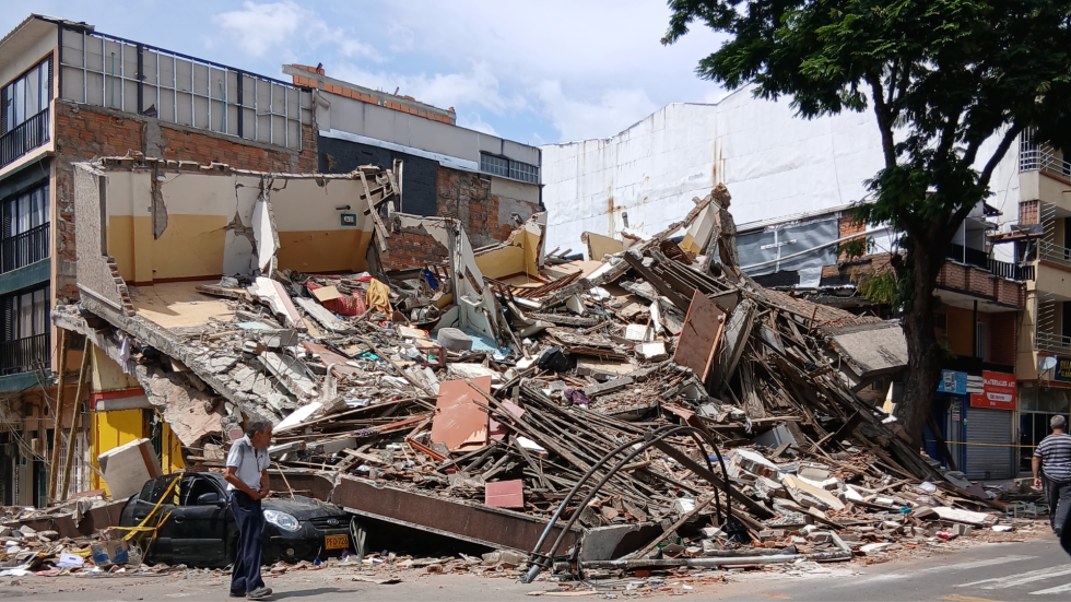 Casa destruida por terremoto Pereira