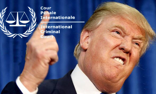 Trump haciendo un gesto con el dedo