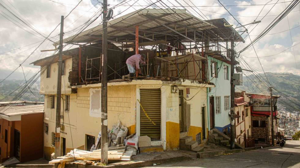 Arreglos en el techo de una casa