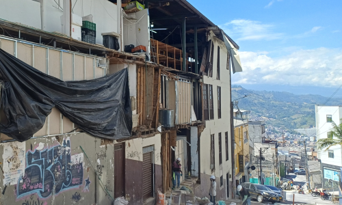 Casa afectada por el terremoto del 10 de agosto en la calle 27 entre carreras 23 y 24, en Manizales.