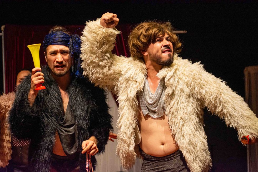 La Bacanal, una creación colectiva de Tropa Teatro, de Pereira, fue la obra con la que anoche cerró la edición 58 del Festival Internacional de Teatro de Manizales.