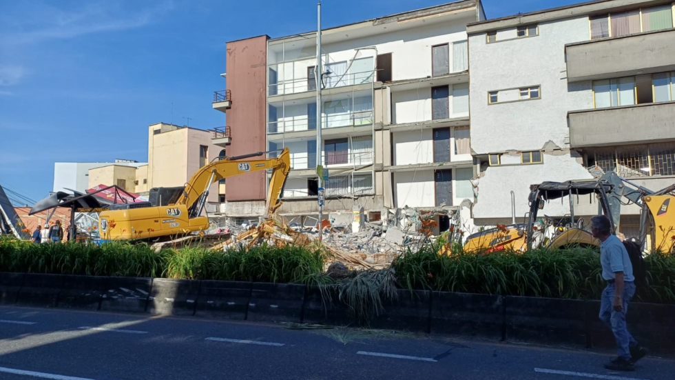 Imagen de uno de los edificios que colapsó en la Avenida Santander.