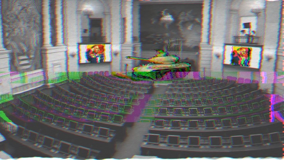 Imagen del Capitolio distorsionada con un tanque de guerra presidiendo y dos pantallas que muestran la imagen de Abelardo de la Espriella haciendo el saludo militar.