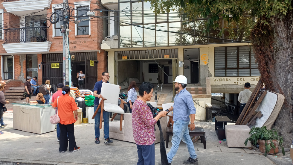 Después del terremoto muchas personas tuvieron que evacuar sus hogares, una de las escenas frecuente es la de los trasteos de algunas de muebles y enseres.
