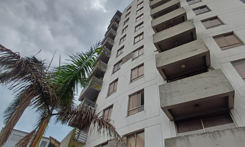 Foto del Edificio Plaza 51 en Manizales en donde tiene un apartamento Ana María Mesa.