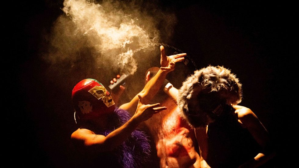 Foto de la obra de teatro Veias Abertas, presentada en el Festival de Teatro de Manizales.