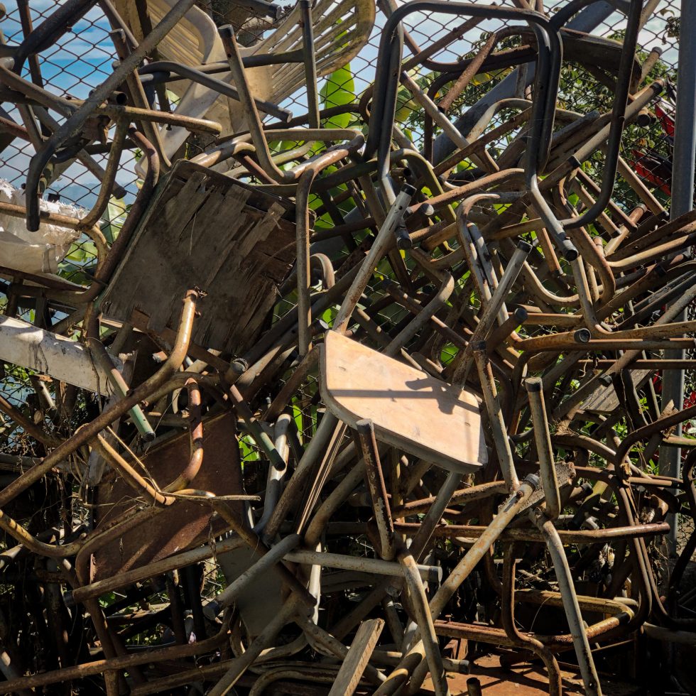 Escuela de Santa Teresita, vereda Alto Corinto, Manizales. La escuela se pudre al sol y al agua / Foto de Luis David Acosta Rodríguez.