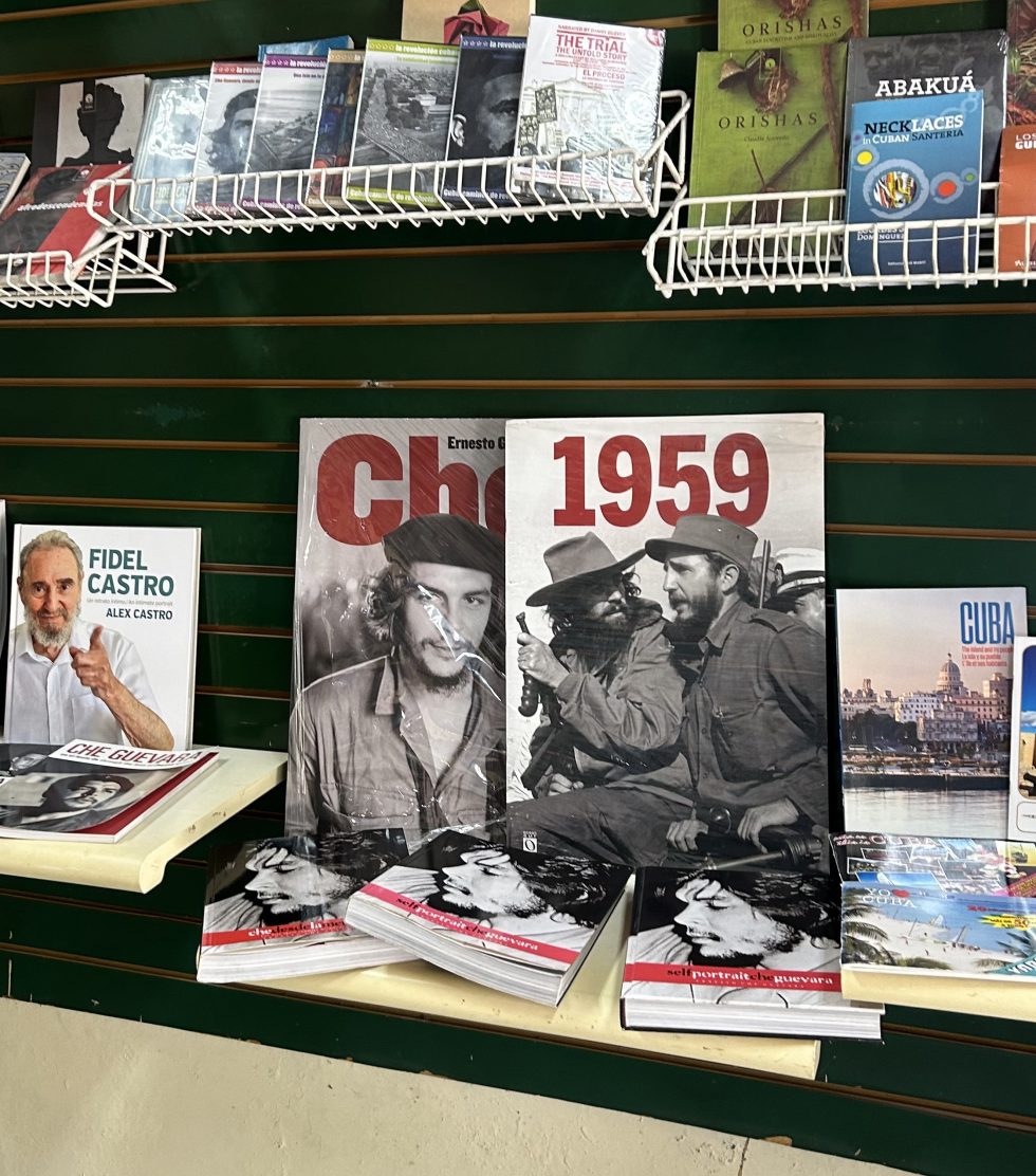 Detalle de una librería en La Habana, Cuba.