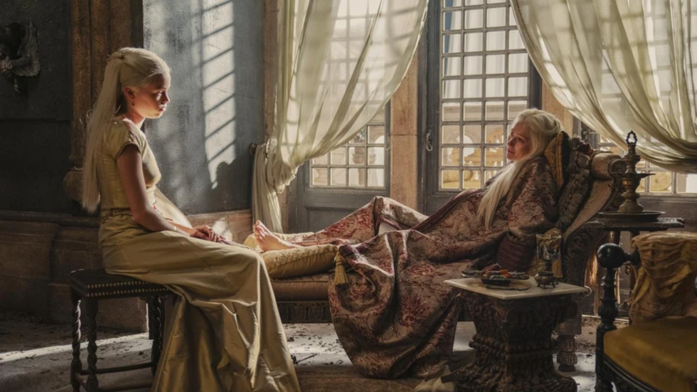 La reina Aemma y su hija Rhaenyra, en la serie House of the Dragon, de HBO.