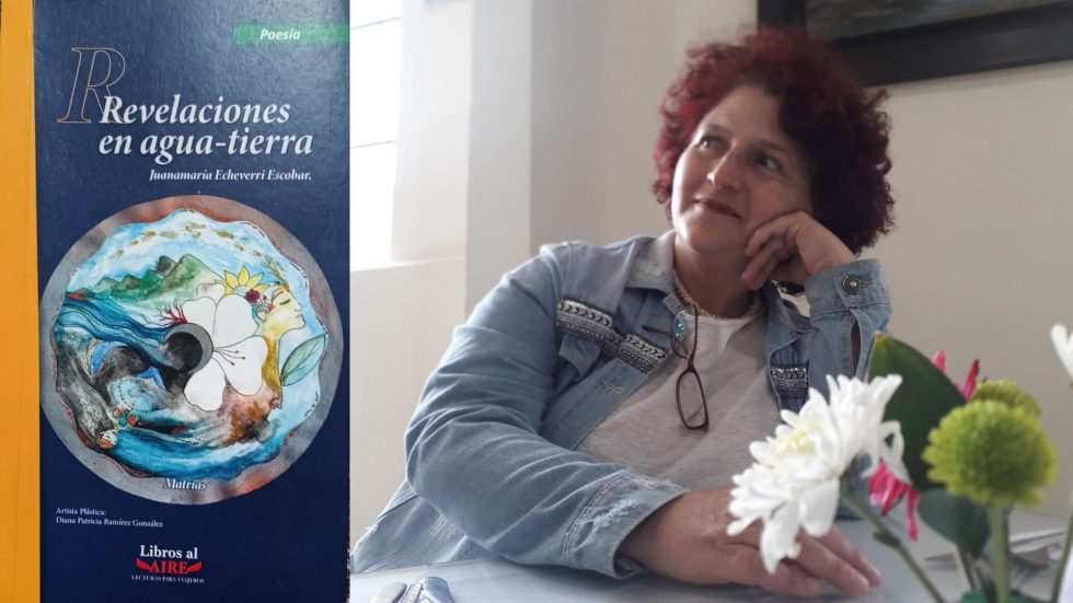 El poema "Madreagua" hace parte del libro "Revelaciones en agua-tierra", de Juanamaría Echeverri Escobar.