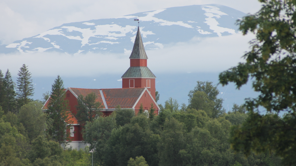 Iglesia evangélica luterana de Elverhøy, en la ciudad de Tromsø, Noruega.
