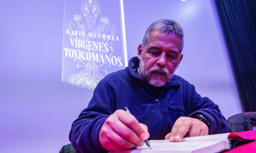 Mendoza ha explorado desde el realismo sucio hasta la novela negra para retratar la Bogotá más oculta. /