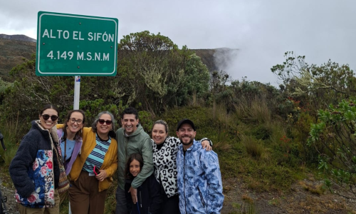 Foto de Ana María Mesa con sus amigos en el Alto del Sifón a 4.199 metros sobre el nivel del mar. Vía Murillo, Tolima.