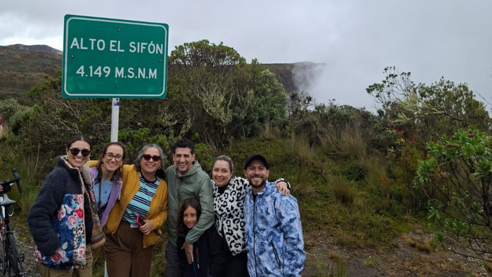 Foto de Ana María Mesa con sus amigos en el Alto del Sifón a 4.199 metros sobre el nivel del mar. Vía Murillo, Tolima.