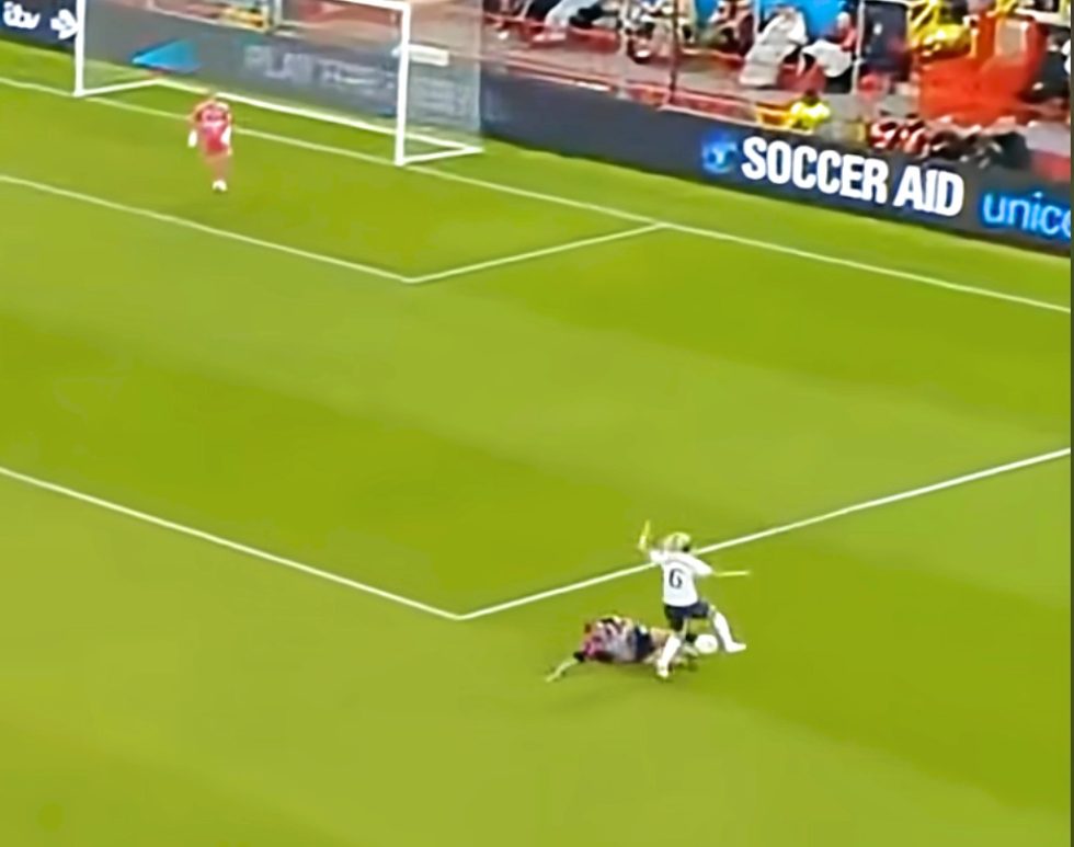 Pantallazo de la jugada. Imagen tomada del canal de Youtube de "Futbol y Curvas".  https://www.youtube.com/shorts/Tnhtevq-0Nw