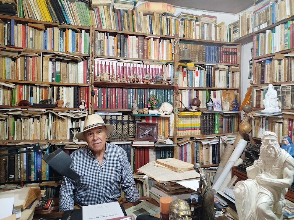 Fernando Macías Vásquez en su casa en Salamina.