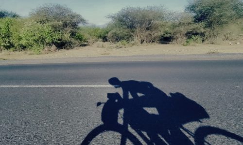 El cicloviajero español Juanma Mérida ha recorrido en su bicicleta carreteras de Europa, África y Suramérica.