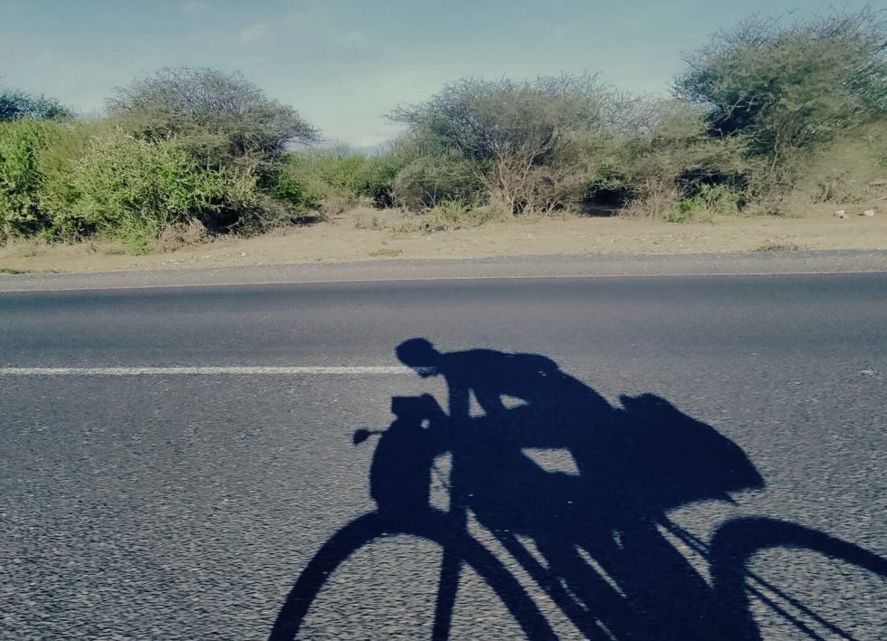El cicloviajero español Juanma Mérida ha recorrido en su bicicleta carreteras de Europa, África y Suramérica.