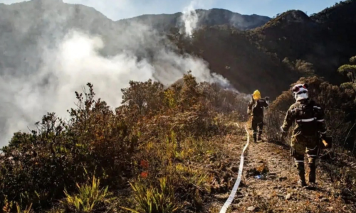 Foto de un incendio forestal en Cundinamarca.