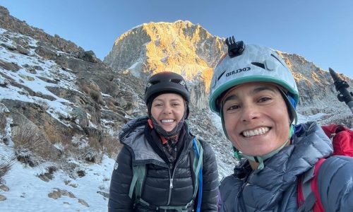 Ana María Bustamante Delgado y Ana María Giraldo Gómez, en marzo de 2025, en uno de sus recorridos preparatorios para subir al Monte Vinson. /
