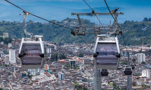 La nueva línea 3 del cable aéreo, que une a El Cable con el Terminal, conecta con las líneas que van a Villamaría y a Betania y Fundadores. /