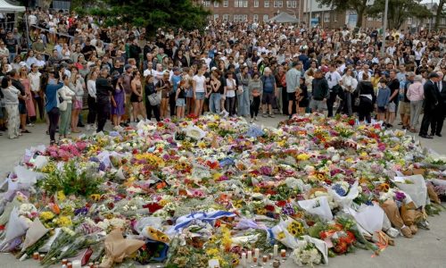 15 muertos dejó un 
tiroteo masivo contra judíos en la playa Bondi de Sydney, Australia, el  14 de diciembre.
