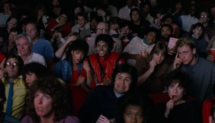 Thriller (1983), de Michael Jackson y dirigido por John Landis, es considerado uno de los más influyentes de la historia por su narrativa cinematográfica y su impacto en la cultura popular. Foto tomada del video..
