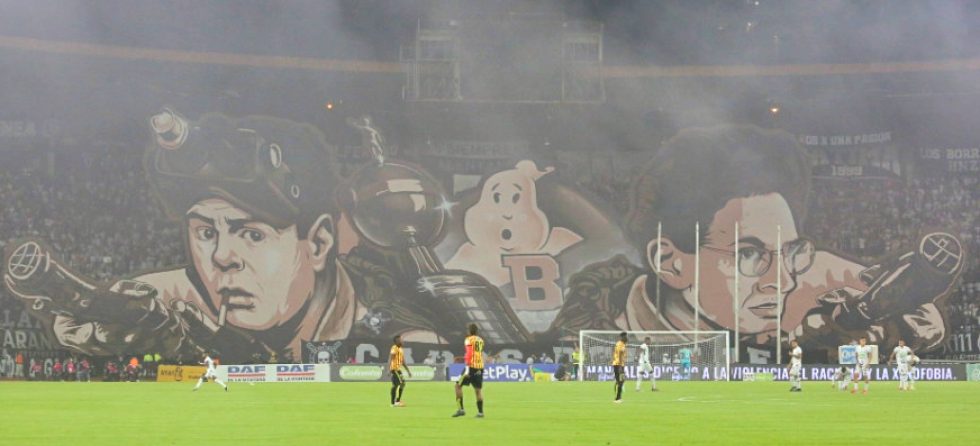 La barra del Once Caldas, Holocausto Norte, le recordó a los seguidores del Pereira su paso por la segunda categoría. Un momento que siempre los acechará como un fantasma. / Foto: Redes sociales